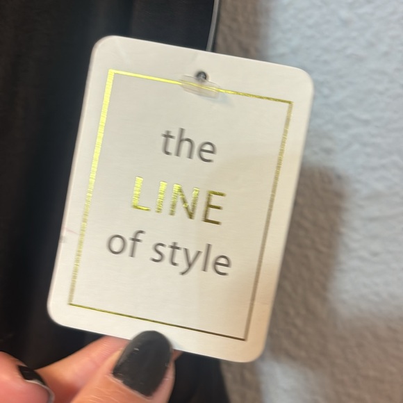 NWT The Line of Style asymmetrical black bodysuit size medium - Picture 3 of 7